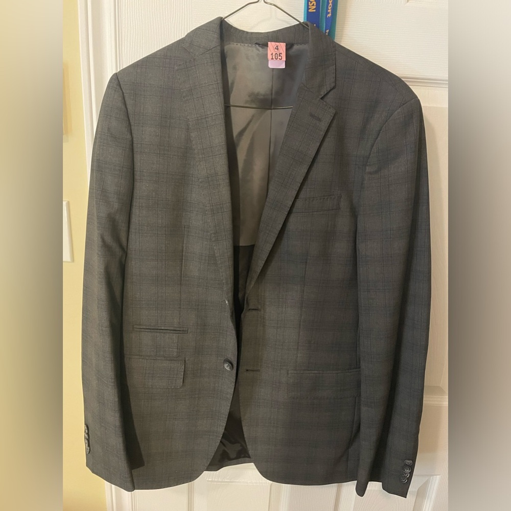 Kenneth Cole suit, jacket is 40T/L/L and pants are 32x32.